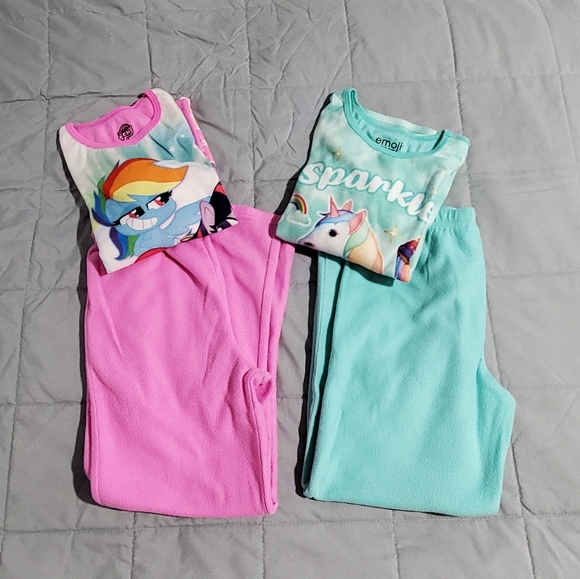 Girls two set pajamas - Picture 2 of 3
